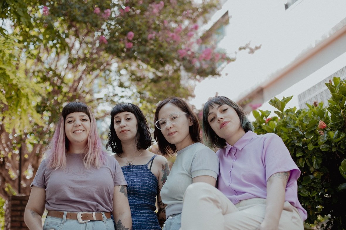 fmz_rj's tweet photo. NEWS: Fin del Mundo, da Argentina, faz shows em Brasília e Goiânia
Saiba mais em: https://t.co/TlQoc1FeCB
#findelmundo #indierock #rockargentino #shoegaze #protagonismofeminino #8m #brainproductionsbooking #agenda2024 #tedescomidia #news #feiramodernazine https://t.co/V5HgmUHoJX