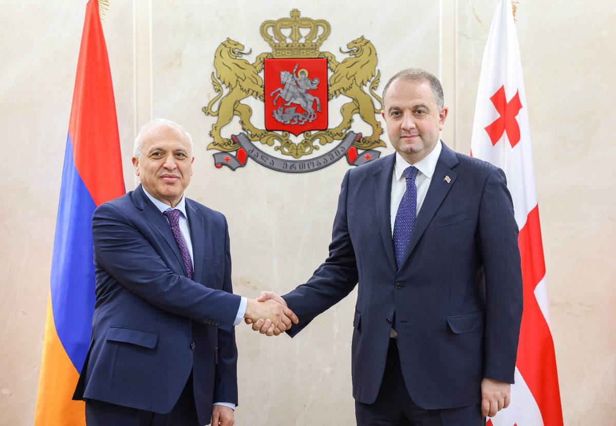 MoD Chikovani met w/ Armenian Amb to Georgia, Ashot Smbatyan Good historical neighbouring relations & friendship b/w the 🇬🇪&🇦🇲 people were highlighted. Also the bilateral def cooperation was discussed & the importance of joint declaration on strategic partnership was underlined