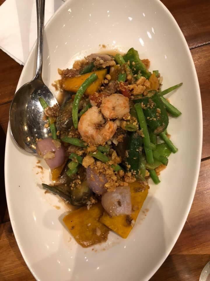 pozwarrior's tweet image. Craving satisfied. 😋 
#CrispyPata
#Pinakbet