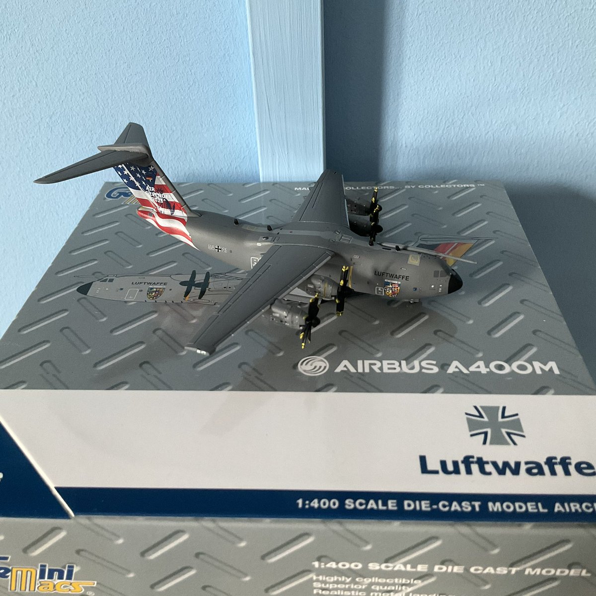 Yay 🥳 Look what’s arrived My 1/400 Scale @GeminiJets @Team_Luftwaffe @AirbusDefence A400M 54+21 Air Defender Livery 🇩🇪🇺🇸 Diecast Model whoop 🙌🏼 Love it 😍😃👌🏼✈️ #Luftwaffe #GermanAirForce #AirbusA400MAtlas #AirbusDefence #Military #AirDefenderLivery #DiecastModel #GeminiJets