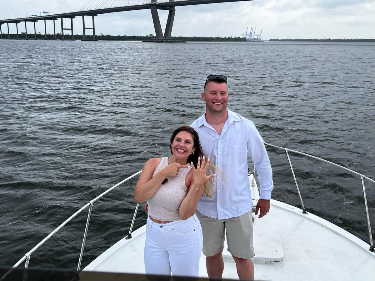 Pop the question in an unforgettable way!

 #engagementcruise #boattours #shesaidyes #engagement #boatlife #boat #charlestonboattours #sunsetcruise #cruise #charleston #charlestonboats #charlestonsc #captainslife