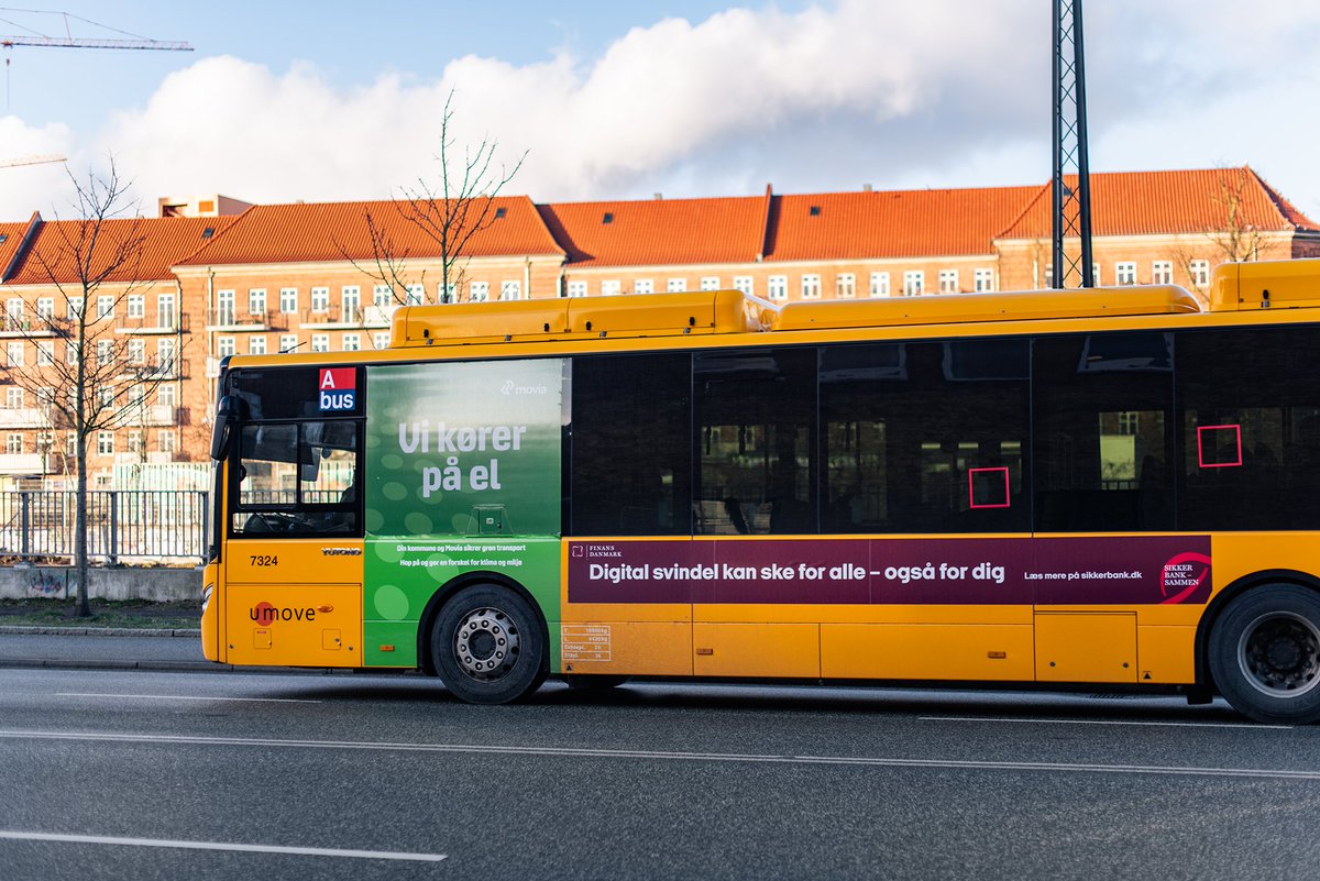 Digital svindel kan ramme os alle - og det kan ske overalt: i bussen, i toget eller hjemme i sofaen.

Vores kampagne 'Sikker bank – sammen' ruller stadig. Husk vores tre gode råd, som du kan finde på sikkerbank.dk 
Let's be careful out there!
 #dkøko #dkfinans