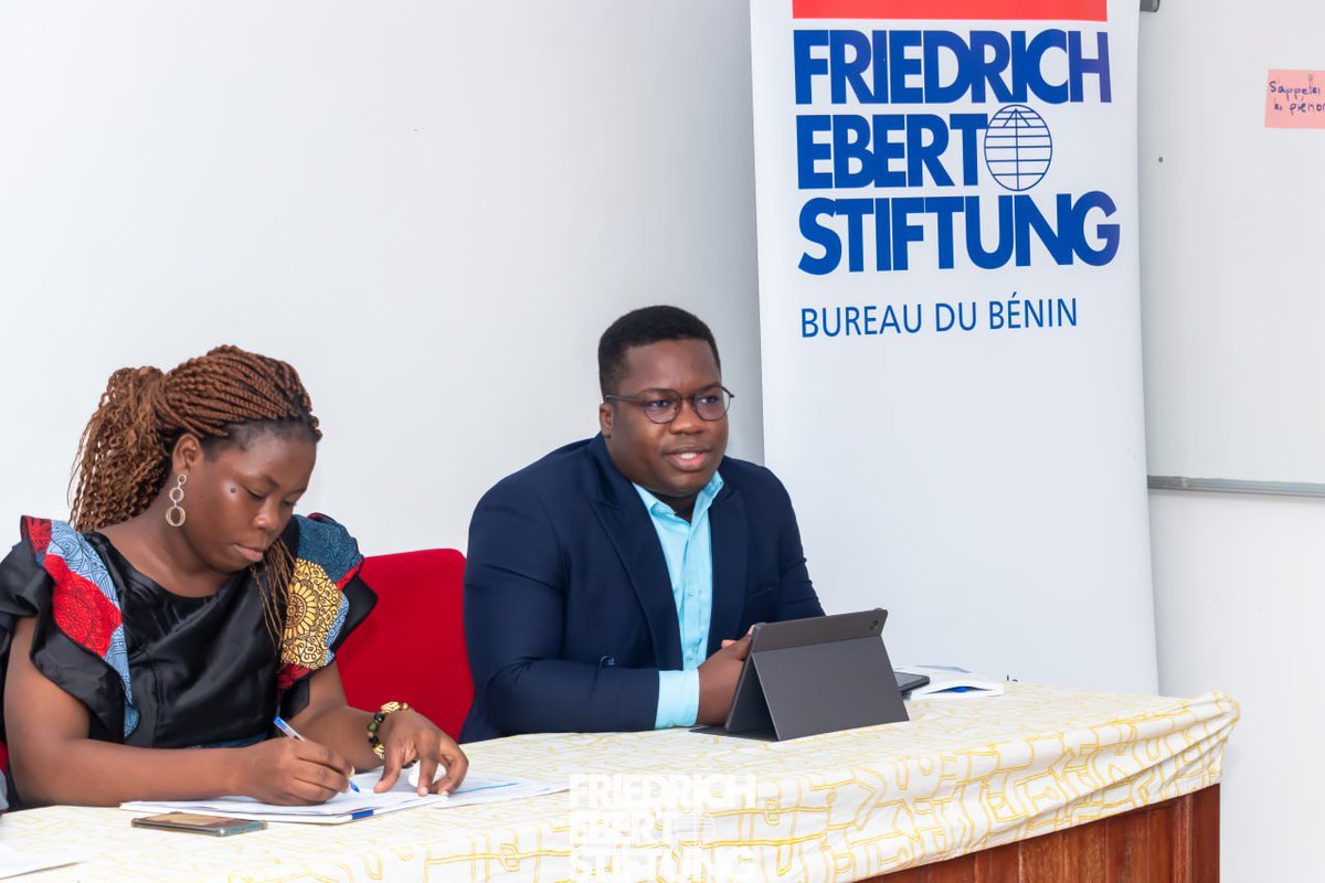 J'ai fait le programme Jeunes Leaders du Bénin de la <a href="/Fes_Benin/">Friedrich-Ebert-Stiftung Benin</a> et c'est une formation de haut niveau qui vous transforme, vous donne une perspective plus construite de votre avenir et vous apporte l'essentiel à savoir de l'histoire politique et économique de ce pays. C'est un