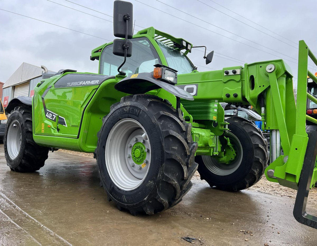 Set of Vredestein tyres fitted to this Merlo telehandler #vredesteintires #merlo #telehandler #farm #farming #farmingmachines #lincolnshire #grantham #lincolnshirefarminglife #lincolnshirefarming #farmer #tyre #tyres #agri #crop #crops #tanvic #tanvictyres #loader