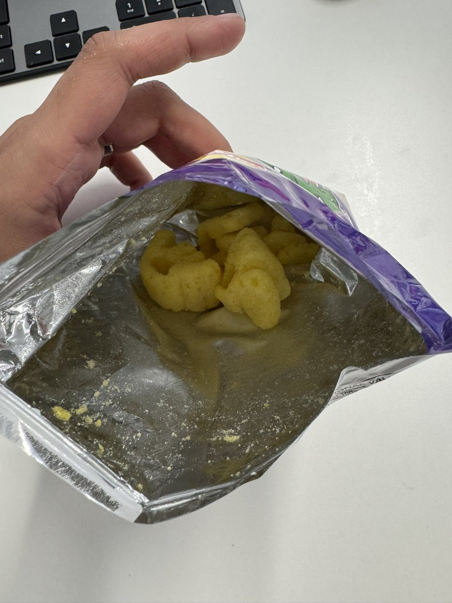 AjayBhatoa's tweet photo. @walkers_crisps how does my packet of monster munch only have 3 crisps inside 😂 https://t.co/21CaW2lGfM
