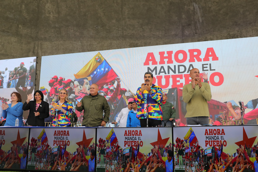📢¡𝐀𝐬í 𝐥𝐨 𝐃𝐢𝐣𝐨!🇻🇪
Pdte. <a href="/NicolasMaduro/">Nicolás Maduro</a>: Tenemos que patentar el método de la democracia de base, la democracia directa, la democracia verdadera y el método es el método CDA (Consulta, Debate y Acción).
#7TDelDebateALaAcción