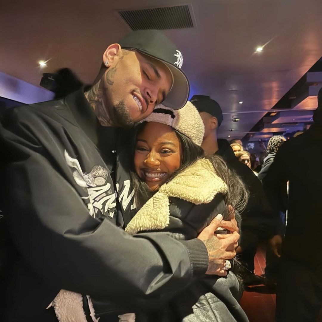 hwloiza's tweet photo. imagine met chris brown casually in a bowling the same day as your birthday, this girl is so lucky 😩❤️ https://t.co/PKet4x6nA7