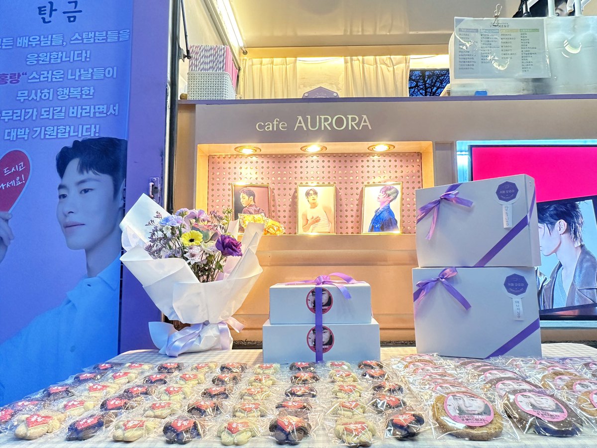 ⋆｡˚오늘도 사랑을 전하는카페오로라˚｡⋆
소중한 마음을 전달받으신 분은 <이재욱>님이셨습니다💜
➡️instagram.com/p/C35EuZlJOCo/…
#coffeetruck  #咖啡车 #コーヒー車 #커피트럭 #커피차 #이재욱 #푸드트럭 #LeeJaeWook #咖啡车 #コーヒー車 #서포터즈 #이재욱커피차 #탄금 #넷플릭스커피차