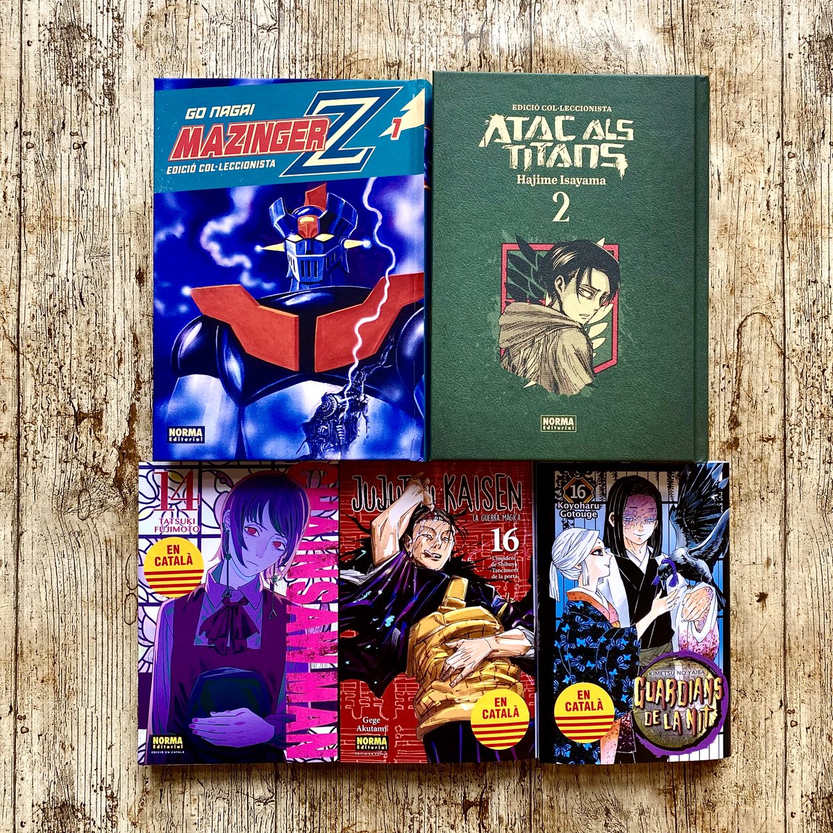NormaEditorial's tweet photo. Hoy llegan a las librerías nuestras novedades de marzo de @NormaEdManga 📚. Os traemos muchas obras espectaculares y el regreso de un clásico... 

🤖 MAZINGER Z (Ed. Colec.) 1
👹 JUJUTSU KAISEN FANBOOK
⚔️ ATAQUE A LOS TITANES (Ed. Colec.) 2

¡Y MÁS!

 https://t.co/o1tVv6C7yt https://t.co/CR9ly1nSWL