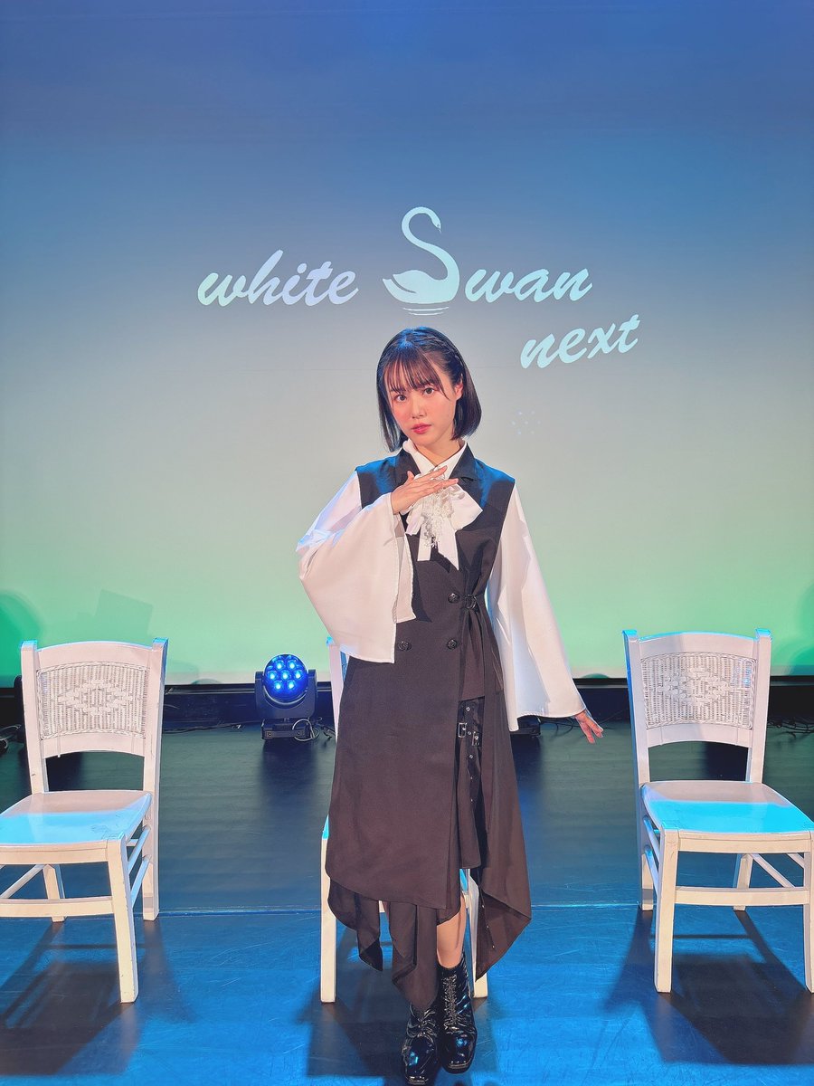 kumadaakane's tweet photo. #スワネク
ありがとうございました！✨
皆様のおかげで、舞台が完成しました☺️
見てくださった方の勇気になりますように🦢
大丈夫。不安な気持ちはチャレンジしていくことで小さくなっていくはずです。
私も頑張ります！
大好きな仲間達と手を繋いで📸

ちひろ＆ジークフリート王子役
熊田茜音 https://t.co/mtklu8LQ0i