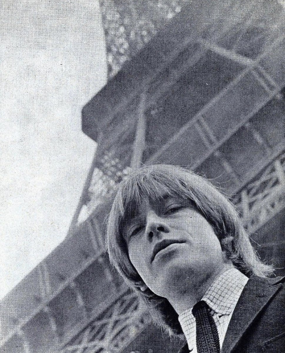 -28 de febrero de 1942- Nace en Cheltenham (Reino Unido), Brian Jones. Fue una pieza fundamental en el nacimiento y los primeros años de los Rolling Stones. #BrianJones #TheRollingStones 🎶 open.spotify.com/intl-es/track/…