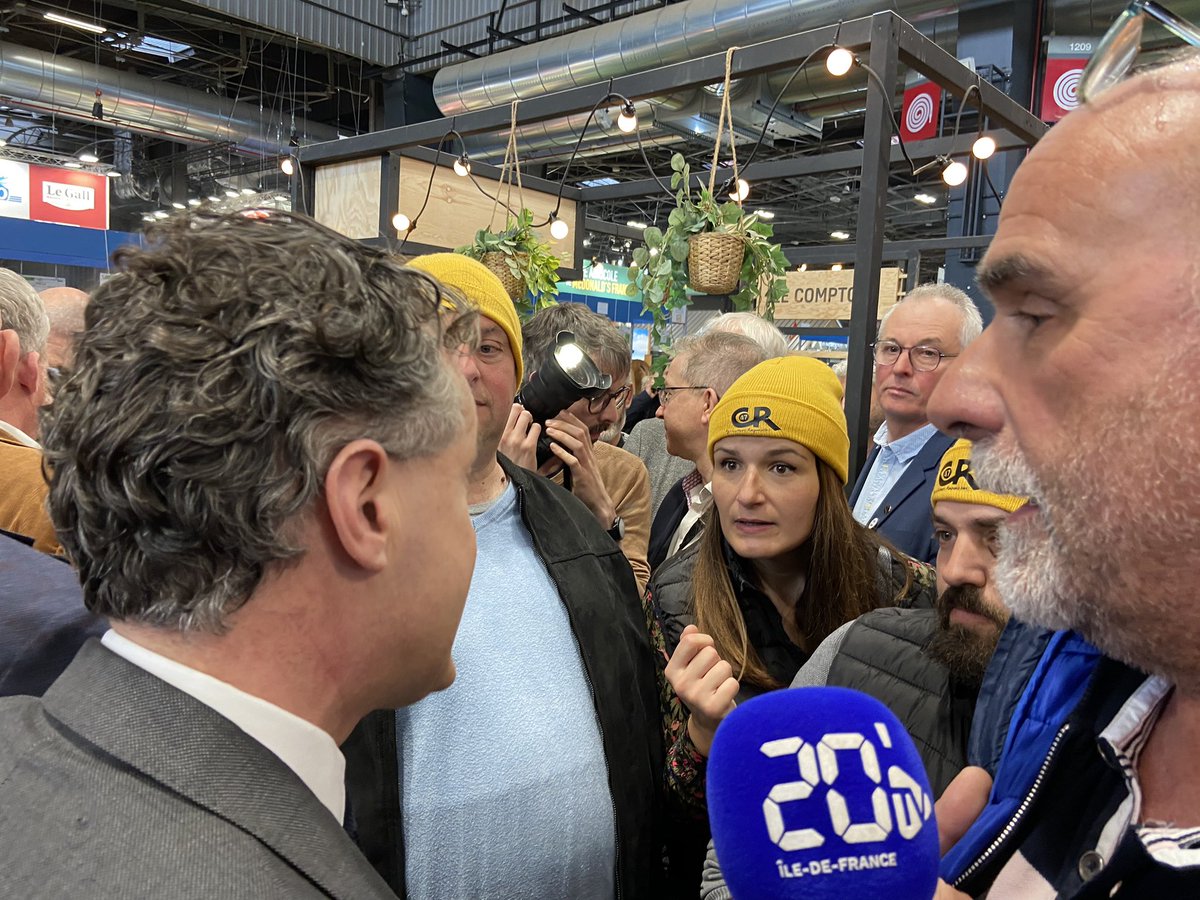 👨🏻‍🌾🌾🚜 Sur stand Nouvelle-Aquitaine, les coprésidents Coordination rurale 47 interpellent vivement Christophe Béchu, ministre de la Transition éco, et également Alain Rousset, sur l’eau. « Notre objectif est de simplifier la possibilité de faire des retenues », dit le Ministre.