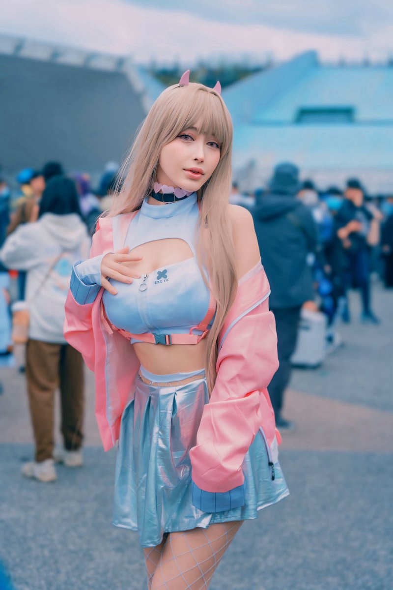 kykyky618's tweet image. 囲み撮影で人やばかった。

#FF42  #Nikke #vipper #バイパー