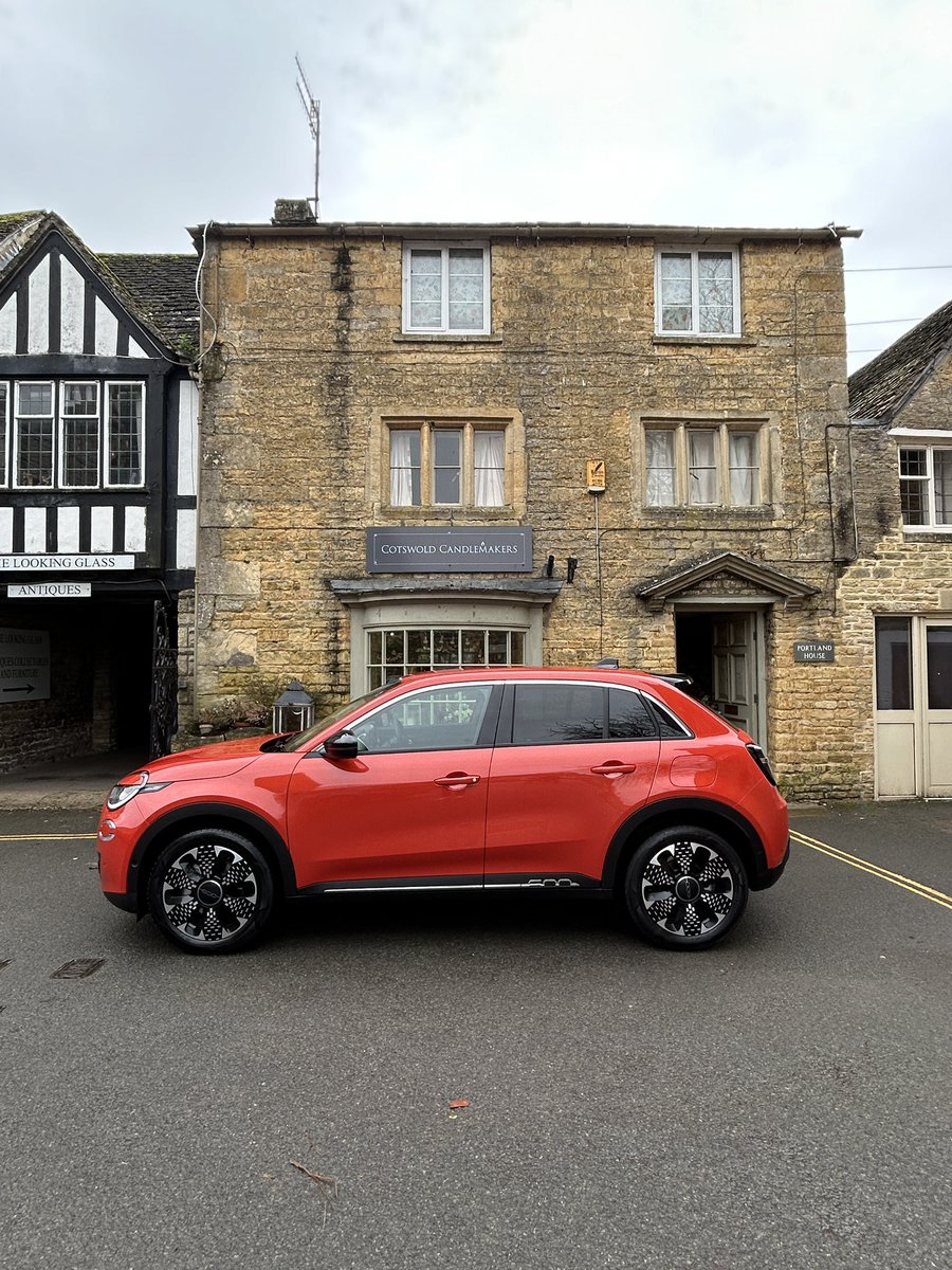 We’re in Broadway with the new electric Fiat 600e. First impression is it looks fab & there’s plenty of room on board . 260 mile range & priced from £32,995 less Fiats very generous e-Grant of £3,000 ! @fiat @ngmw @FIATUKCOM @Stellantis