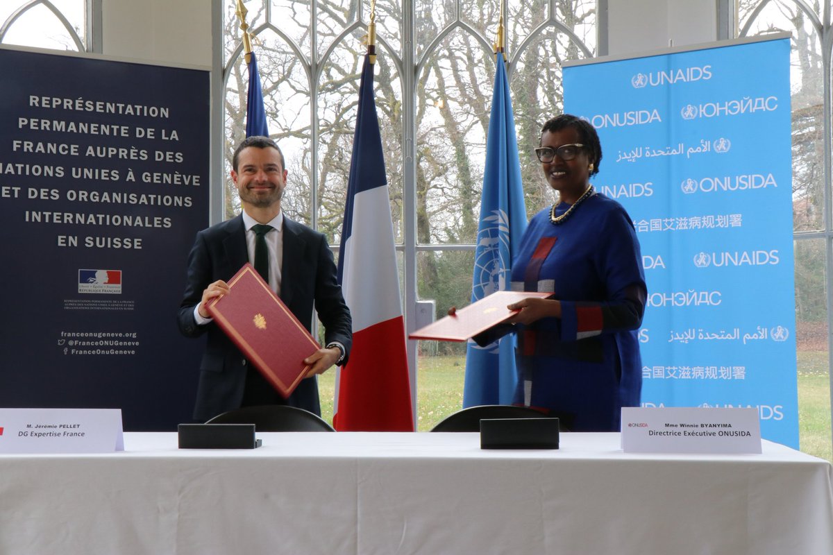 FranceONUGeneve's tweet image. Signature d'un accord de partenariat de 1,9 M€ entre @EF_LINITIATIVE et @UNAIDS pour combattre la #stigmatisation et la #discrimination liées au #VIH au 🇧🇯 🇨🇲 🇨🇮 🇸🇳 🇹🇬 &amp;amp; 🇨🇫. 

La 🇨🇵 est engagée pour la santé mondiale, dans une approche d'équité, de solidarité et progrès humains.
