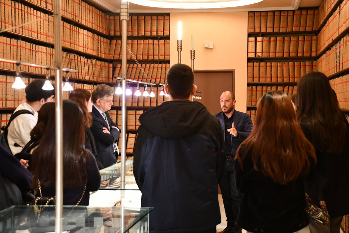 Ahir vam tenir la visita dels alumnes de l'assignatura redacció jurídica i documentació de la @DretUPF, acompanyats pels professors del curs Josep M. Mestres i Albert Domingo, notari i membre de junta de @colnotaris