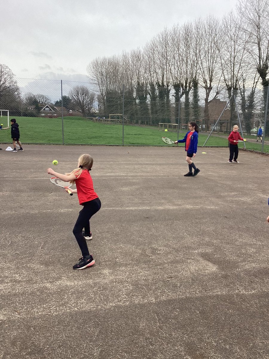 BPSYearFour's tweet image. Practicing hand-eye coordination in tennis today! 🎾#BillingshurstPE