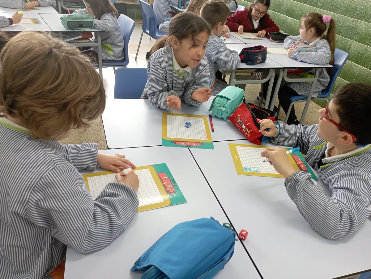 manyanetblanes's tweet image. A #3rEP treballem el concepte d’àrea de manera manipulativa a partir d’un joc de cubs! #josocmanyanet #juntsiambesperança #blanes @tekmaneducation