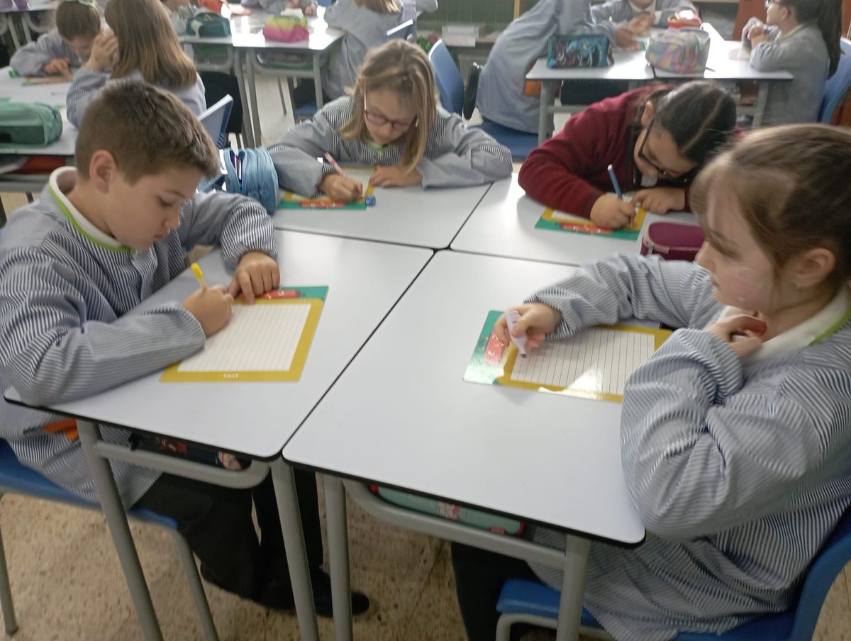 manyanetblanes's tweet image. A #3rEP treballem el concepte d’àrea de manera manipulativa a partir d’un joc de cubs! #josocmanyanet #juntsiambesperança #blanes @tekmaneducation