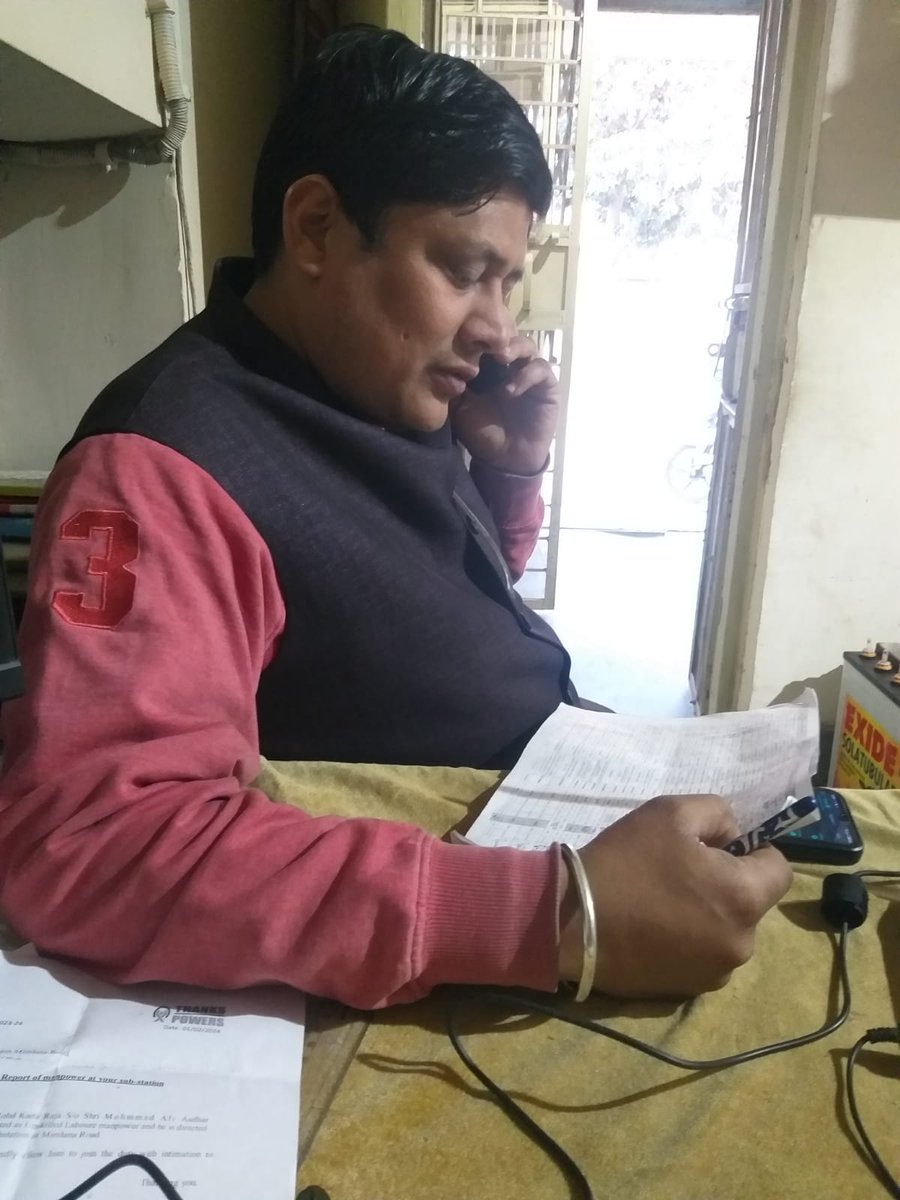 <a href="/aksharmaBharat/">A K Sharma</a>
<a href="/UppclChairman/">CMD UPPCL</a>
<a href="/UPPCLLKO/">UPPCL</a>
<a href="/CMOfficeUP/">CM Office, GoUP</a>
<a href="/MdPvvnl/">MD Pvvnl</a>
<a href="/PVVNLHQ/">Pashchimanchal Vidyut Vitran Nigam Ltd</a>
<a href="/1912PVVNL/">Pashchimanchal Vidyut Vitran Nigam L.td(1912)</a>
आज दिनांक 28/02/24 को वि०न०वि०ख०-तृतीय, मु०नगर के अंतर्गत मिमलाना रोड उपकेंद्र पर बकायेदार विद्युत उपभोक्ताओं को तगादा कॉल की जा रही हैं।