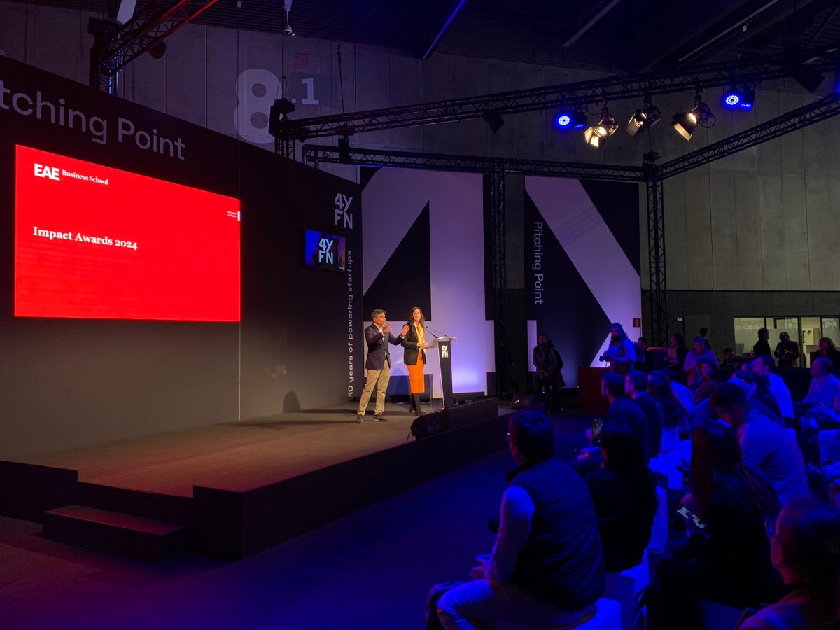 🔵 LIVE from #4YFN24

📸 @carmenpumarinho, Investment Director of @ZubiCapital, presented a very high level #ImpactAwards2024 by @EAE_B_School.

#MWC24 #SolvingChallengesForABetterFuture #startups #founders #investors #impinv #impactinvesting #impactstartups