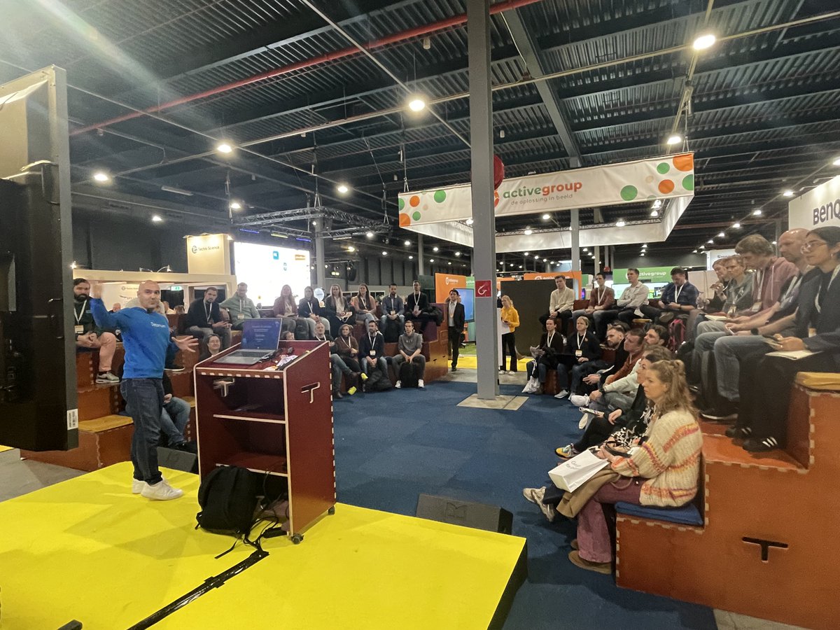 IPONevent's tweet image. 🎉 We zijn over de helft van de eerste dag op IPON 2024 en wat een energie! De beursvloer bruist met meer bezoekers dan ooit tevoren.
📸 Neem een kijkje en proef de sfeer van IPON!

#IPON2024 #OnderwijsInnovatie