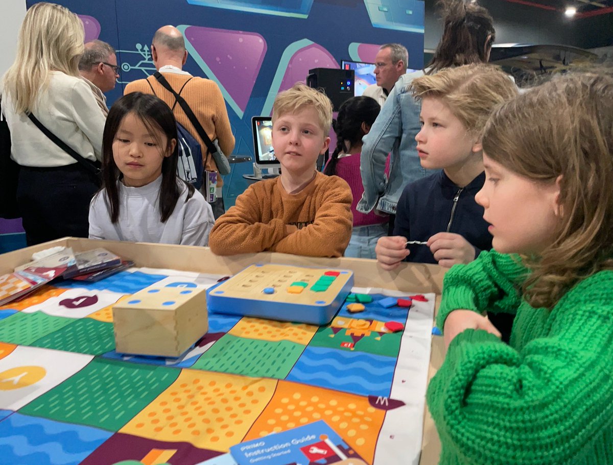 🎉 We zijn over de helft van de eerste dag op IPON 2024 en wat een energie! De beursvloer bruist met meer bezoekers dan ooit tevoren.
📸 Neem een kijkje en proef de sfeer van IPON!

#IPON2024 #OnderwijsInnovatie