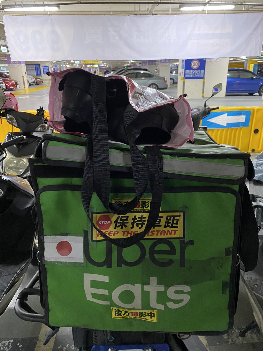 下班了，再騎車去外送賺錢 仕事が終わったら自転車に乗って食べ物を届けてお金を稼ぐ