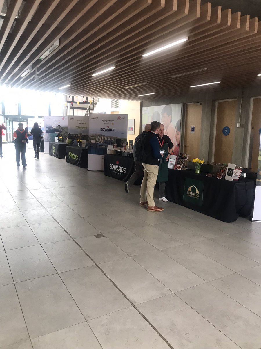 Feeling proud😊with Tesco , Food and Drink Wales celebrating the best of Welsh produce at Welwyn Garden City @PoptyBakeryLtd @Tesco #welshfoodproducers #carucymru #lovewales #FoodDrinkWales