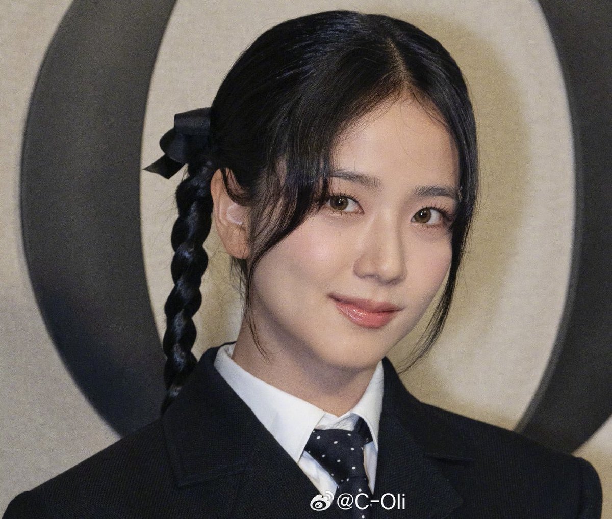 ForeverKimJisoo's tweet photo. Kim Jisoo perfectly beautiful face at #DiorAW24.

JISOO THE HUMAN DIOR
#JISOOxDiorAW24
#ParisFashionWeek https://t.co/NG1Ir1uO2X