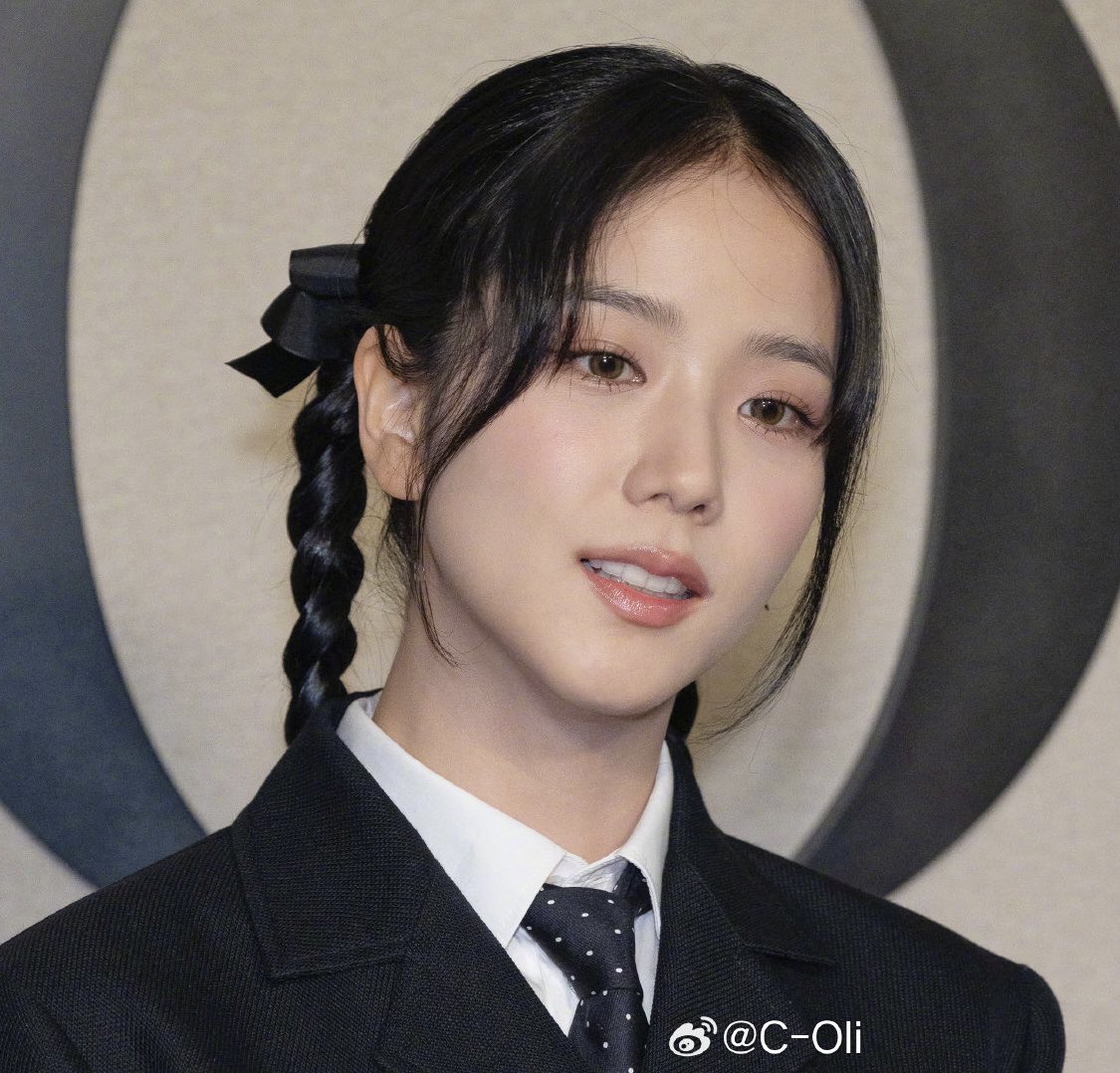 ForeverKimJisoo's tweet photo. Kim Jisoo perfectly beautiful face at #DiorAW24.

JISOO THE HUMAN DIOR
#JISOOxDiorAW24
#ParisFashionWeek https://t.co/NG1Ir1uO2X