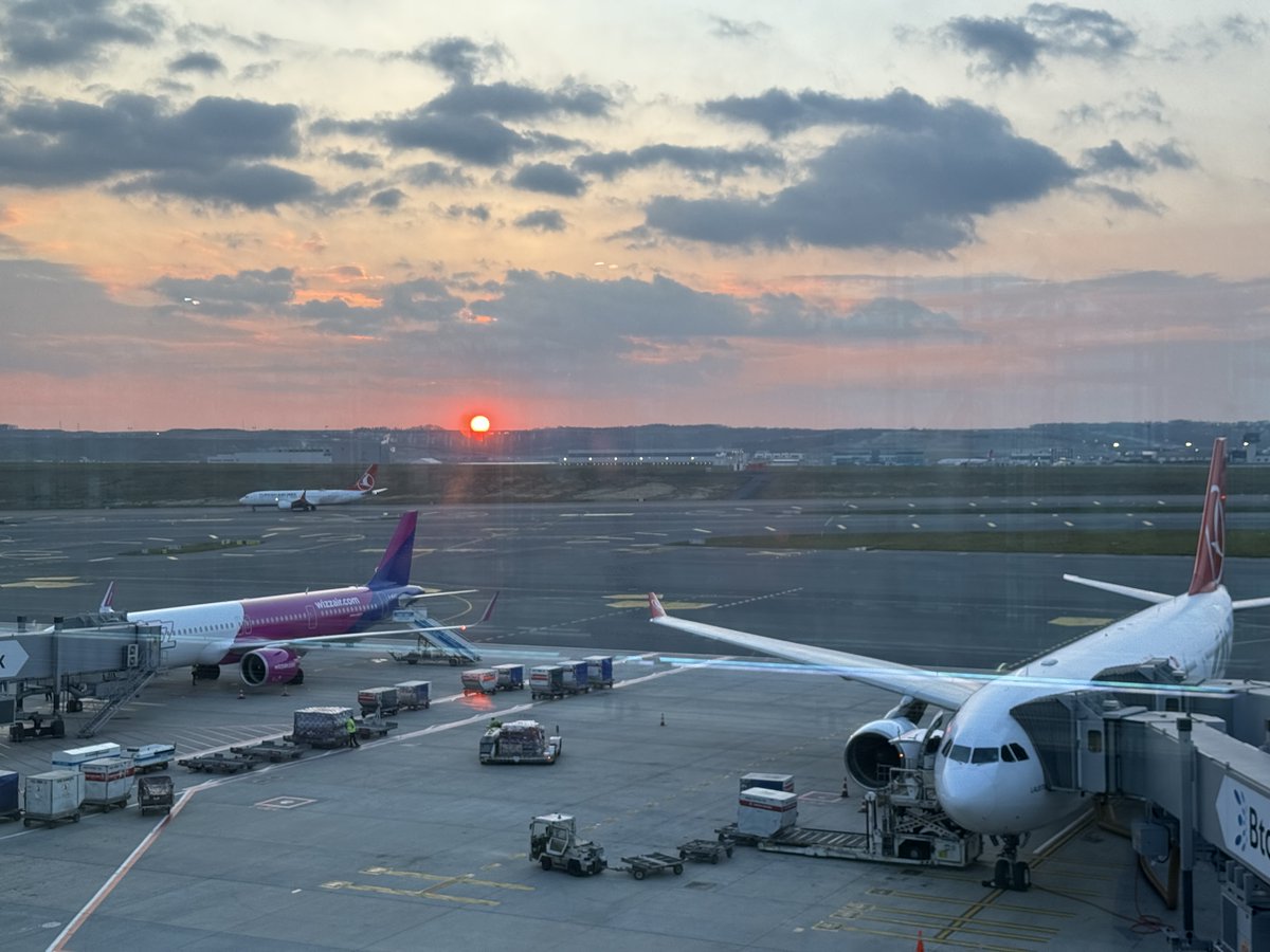 Out and About ! 🛫 🌍
 
ANSL Safety Oversight Manager and Innovation Lead, Damon Knight, attended a working group meeting held in Istanbul, to support of development of Volume 2 of the Global Action Plan for the Prevention of #Runway #Incursions (#GAPPRI). 🇹🇷
 
#Aviation #Safety