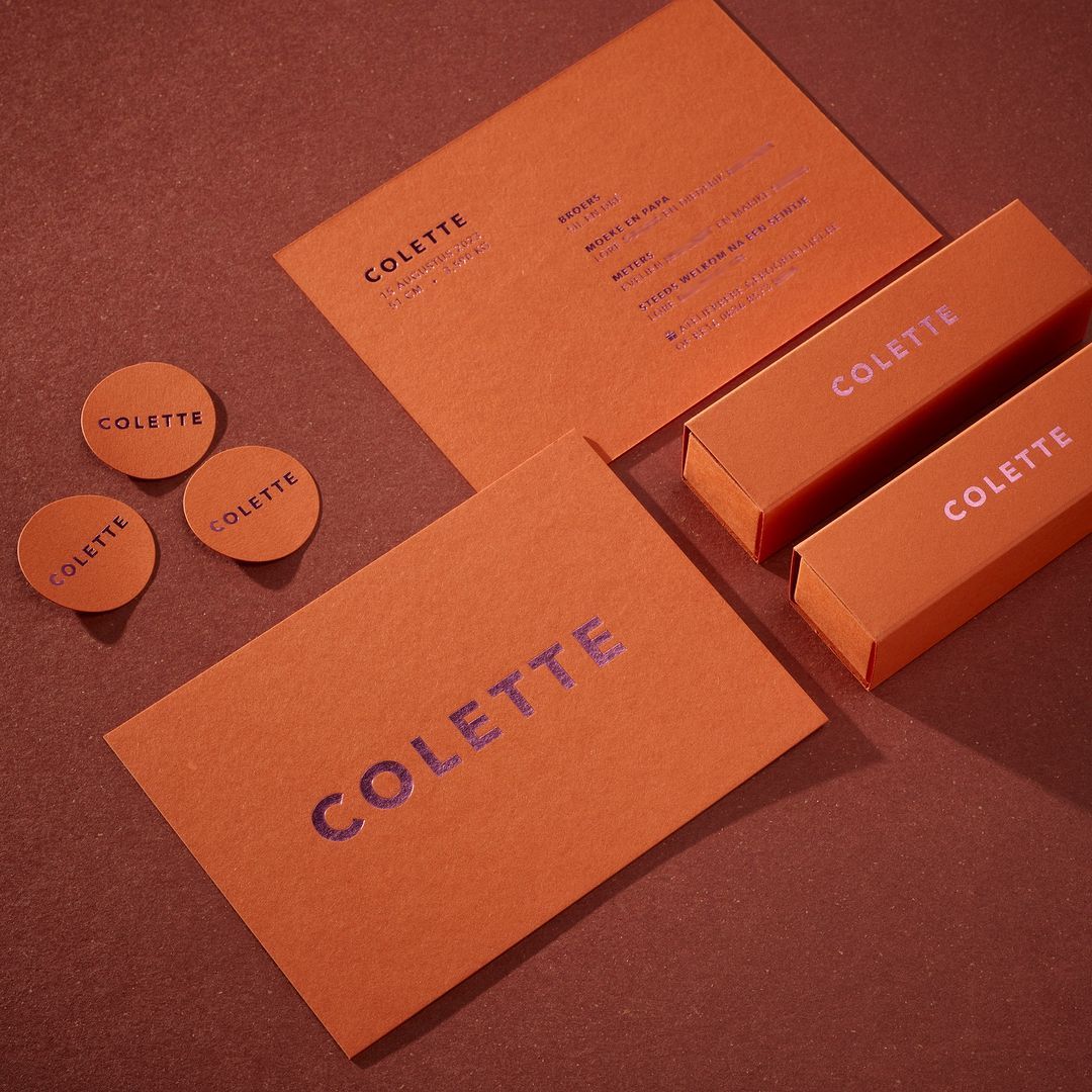 Colorplan Rust with a pink foil for this birth announcement stationery set featuring note cards, boxes and stickers, designed and produced by Drukkerij Dirix.