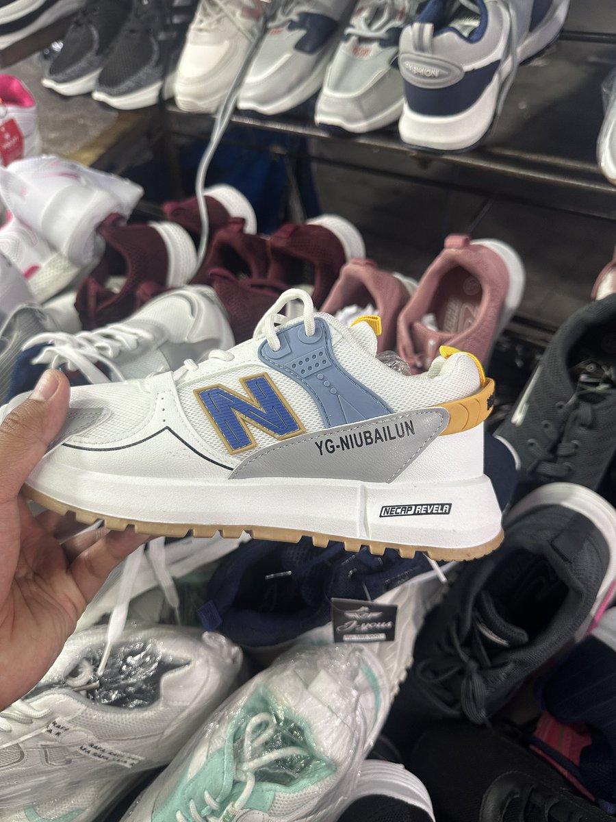 Hendra_hh's tweet photo. New balance jadi niu bailun 😭 https://t.co/o03kHTOxBX