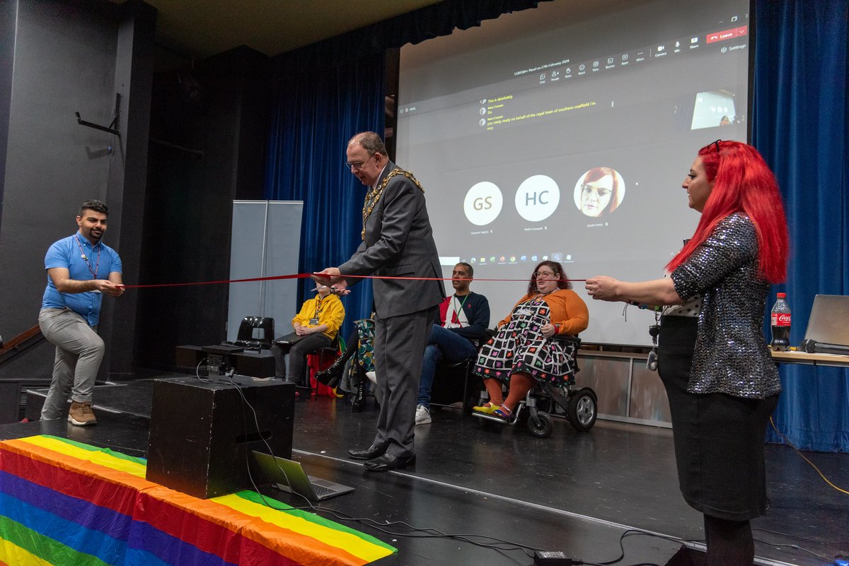 Thank you to @BMetC for inviting the Mayor along to your LBQT+ event yesterday. The aim of the event was to promote diversity and inclusion at the college for staff and students