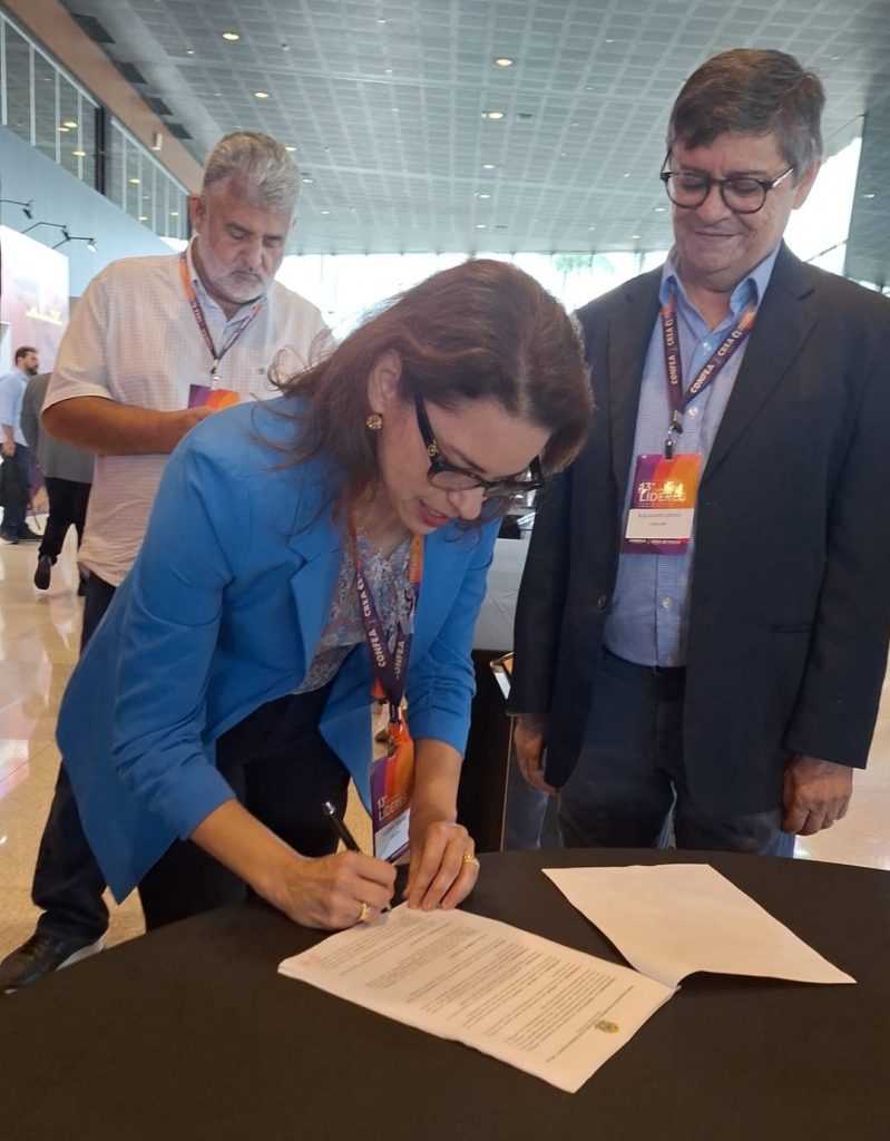 O Presidente do Crea-RN, Roberto Wagner assina acordo de Cooperação Técnica com o Crea-PR relacionado ao Comitê Empresarial!

Confira mais informações no Site do Crea-RN: crea-rn.org.br/noticias/rober…