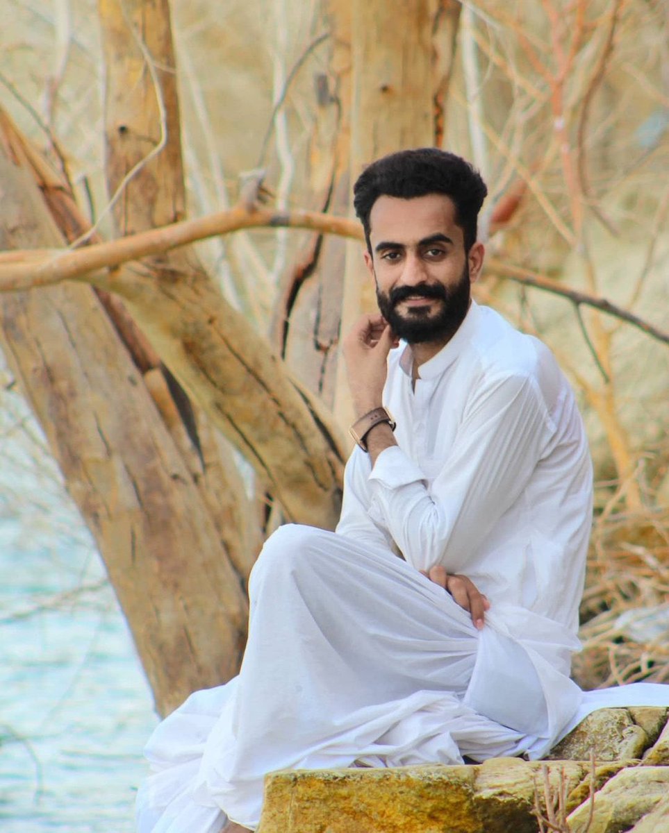 Sangat_Hakeem6's tweet photo. امتیاز بلوچ کو آج اسلام آباد سے جبری طور پر گمشدہ کردی گئی ہے

یاد رہے آج اسلام آباد ہائی کورٹ میں لاپتہ بلوچ طلبہ کیس کی سماعت تھی

#ReleaseImtiazBaloch
@ImaanZHazir @HamidMirPAK https://t.co/gwEXj3GvMu