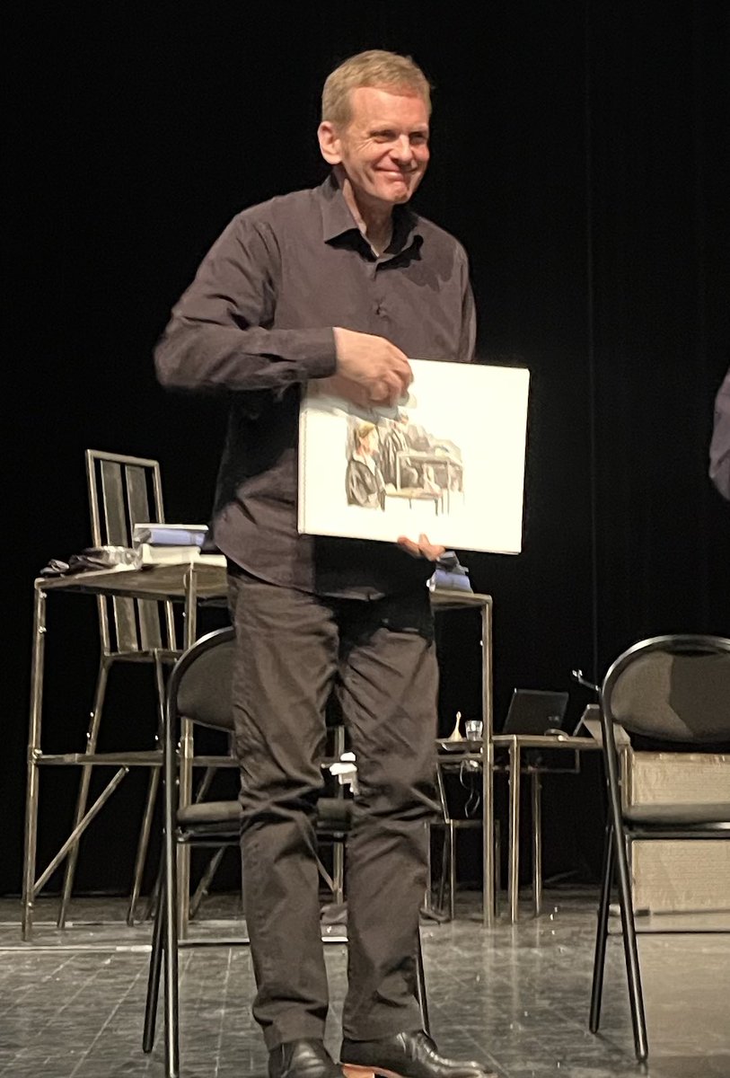 PatMarchesini's tweet photo. Après la représentation de Terreur à La Lanterne @Rambouillet_78, les élèves du @clgleracinay ont échangé avec les comédiens. 
Le dessinateur d’audience ZZIIGG était également présent lors du procès-fiction et leur a présenté ses dessins. Une immersion dans le monde judiciaire ! https://t.co/f0FW0xDiUk