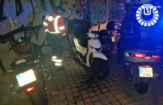 AMovilidadMad's tweet photo. Nuestros agentes del #turnotemprano 👮‍♂️👮‍♀️han recuperado dos 🏍️vehículos sustraídos en el distrito de tetuán.
Posteriormente, realizaron las gestiones oportunas
para devolverlos a su titulares.
#AgentesDeMovilidad #Madrid #SeguridadVial https://t.co/Lp8IICwqIV