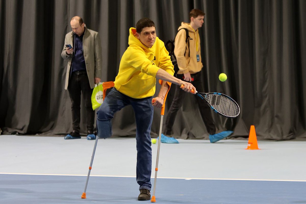 KyivPost's tweet photo. Ukrainian defenders, who lost limbs on the front line, played tennis with world-renowned Ukrainian tennis players Elina Svitolina and Serhiy Stakhovsky🎾🇺🇦

📷: Andriy Sadovyi https://t.co/lLxCvJ5hUm