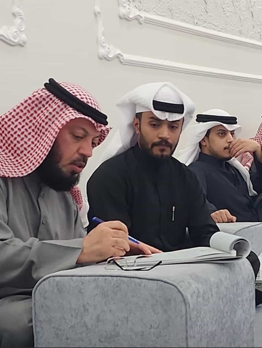 aldhwaihi55's tweet photo. الحمدلله الذي بنعمته تتم الصالحات 
تم بحمد الله عقد قران أبني عبدالله الضويحي ونطلب من الله التوفيق لهم . https://t.co/4zOvWz31B7