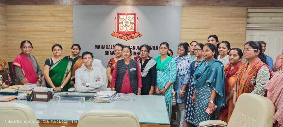 FixpayAdhyapak's tweet photo. અધ્યાપક સહાયકોના ફિક્સ પગારમા વધારો કરવા બાબતે @mkbhavuni78 ના કુલપતિશ્રીને આવેદનપત્ર આપવામાં આવ્યું.@CMOGuj @Bhupendrapbjp @irushikeshpatel @KanuDesai180 @PMOIndia @prafulpbjp @BJP4Gujarat @navgujaratsamay @Divya_Bhaskar @gujratsamachar @timesofindia @sandeshnews @IndianExpress https://t.co/bBj2PHzsKK
