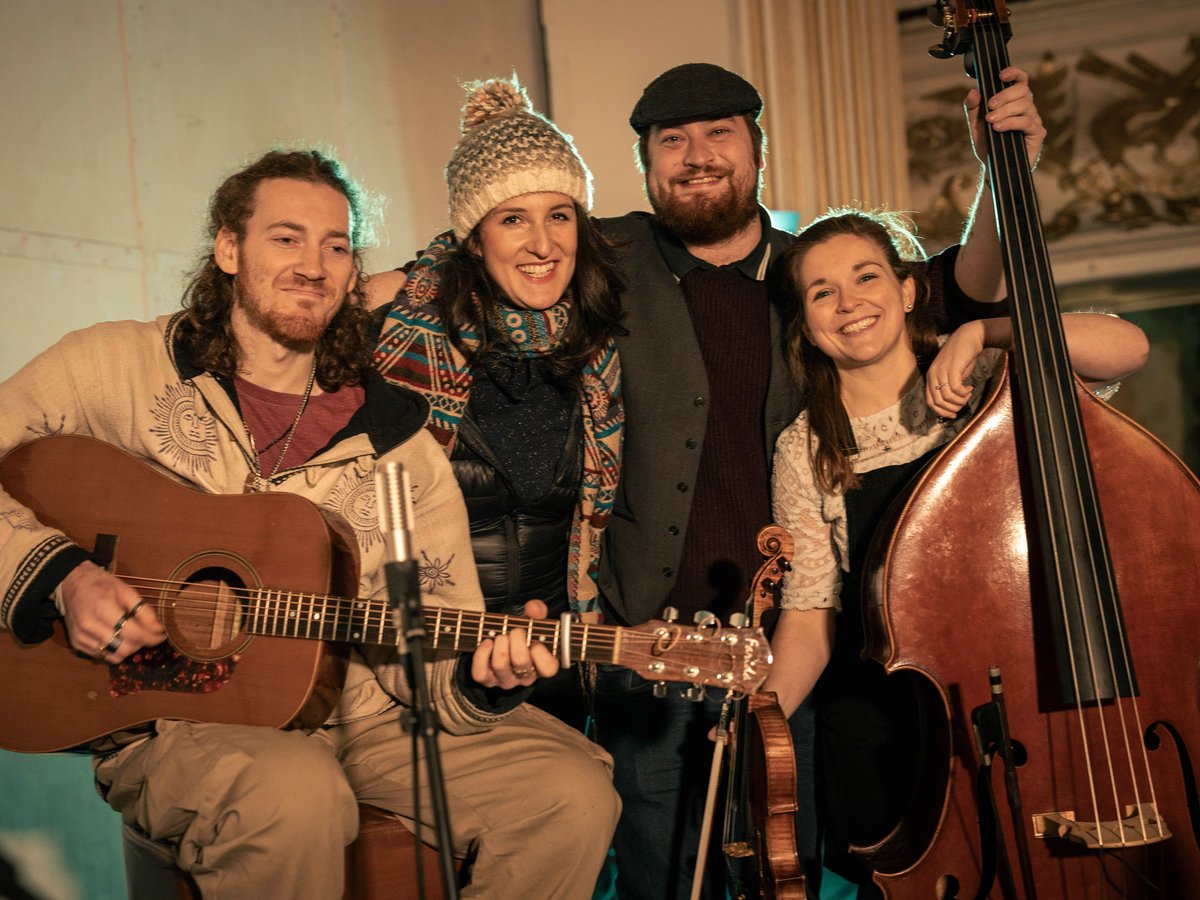 First gig of 2024 happening this Friday <a href="/yorkearlymusic/">NCEM</a> debuting the magnificent <a href="/eddieoglemusic/">Eddie Ogle</a> on guitars. Tickets are still available if you're within reach of York! 7.30pm start, bring pals and peak energy! 

Tickets ---&gt; ncem.co.uk/earlymusiconli…