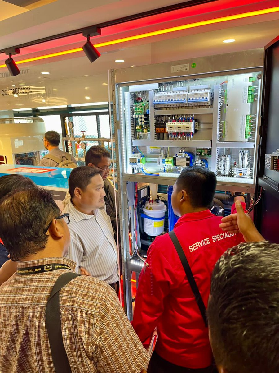 28/2/2024

Lawatan &amp; taklimat tentang Precision Air Conditoners untuk kegunaan bilik data. Kawalan suhu &amp; kelembapan bilik lebih baik berbanding unit biasa.

Lokasi: 
Ibu Pejabat Acson Malaysia.

<a href="/JKR_CKM/">JKR CAW. KEJ. MEKANIKAL</a>