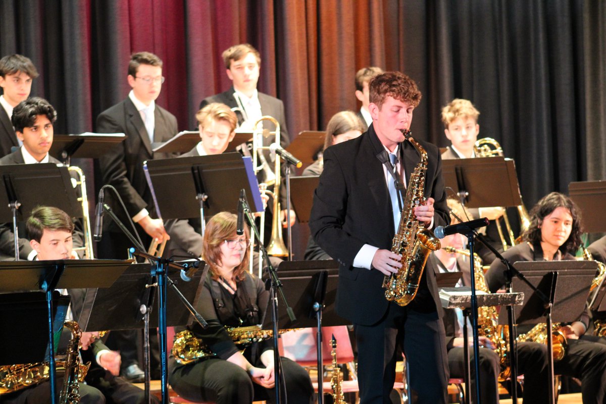 Congratulations to the MHS Jazz Ensemble on their Gold Medal performance at the MAJE Central District Festival last night! #medfieldps @MedfieldHS