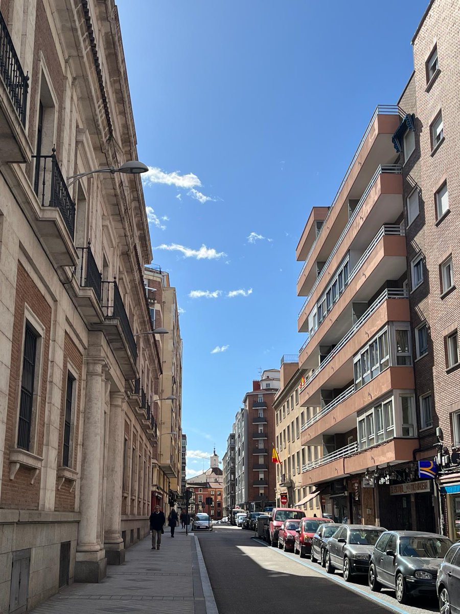 iris_garcia__'s tweet photo. 6. Continuamos por la calle de Felipe II, la cual tiene por nombre a un rey español. Gracias a esta calle, podremos explicar al alumnado el sentido o significado que pueden tener muchas calles que, a priori, pasan desapercibidas. #EUMZA #DCCSS https://t.co/gsM8DOW7w8