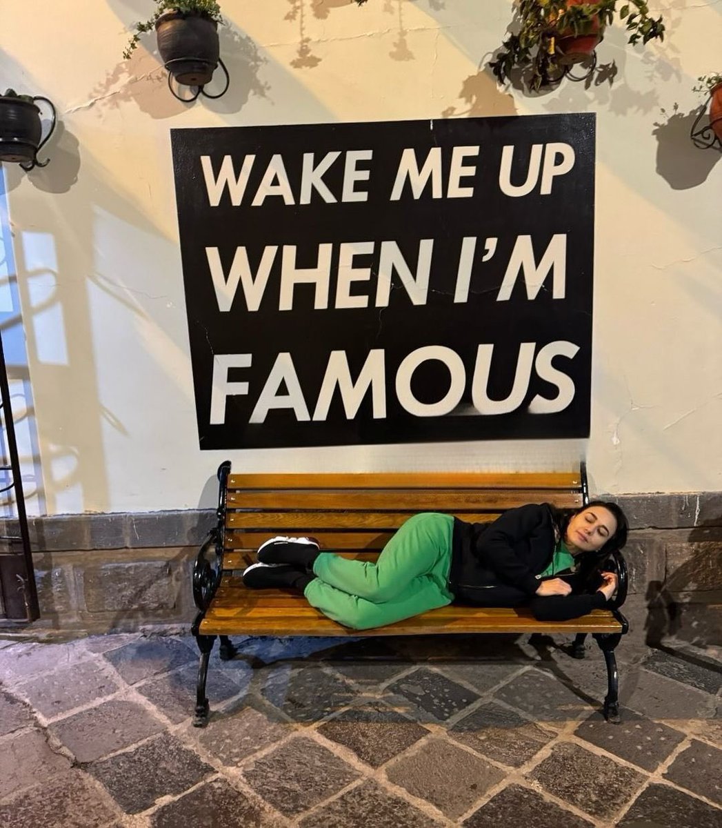 realpreityzinta's tweet image. Couldn’t resist taking this picture but ………. The fastest ways to make your dreams come true is to wake up 😂🤩😂 #pztravel #ting
