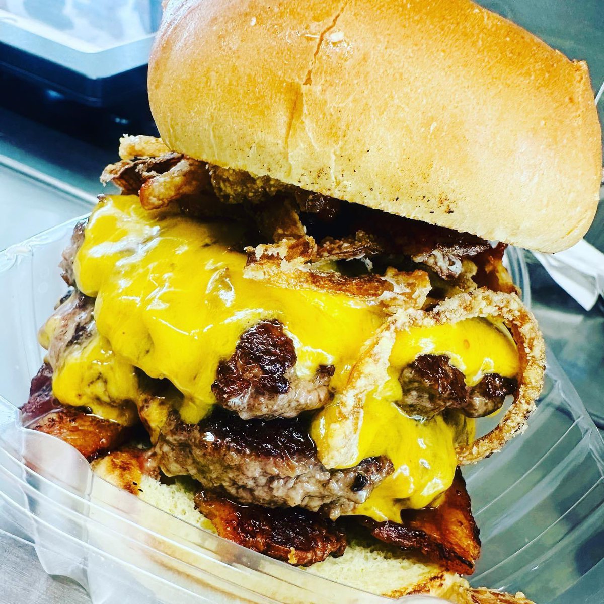 Hey @MITstudents , we’re coming to ya today at the Outfinite Corridor, 11-2p!
Be there & be awesome with us!

🤘🍔🤘
Hail & Grill! 
#eatlocal #foodporn #metal #foodie #bostonfoodtrucks #burgertime #bostoneats #pubgrub #barfood #drinklocal #lemmy #cambridgema #lemmyburger #mit