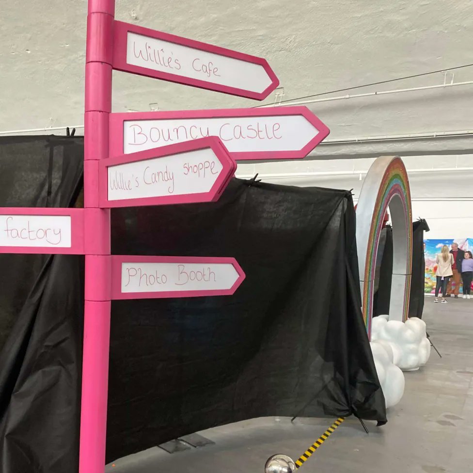 dylan6roberts's tweet image. My current hobby is finding new photos from the Glasgow Willy Wonka experience.