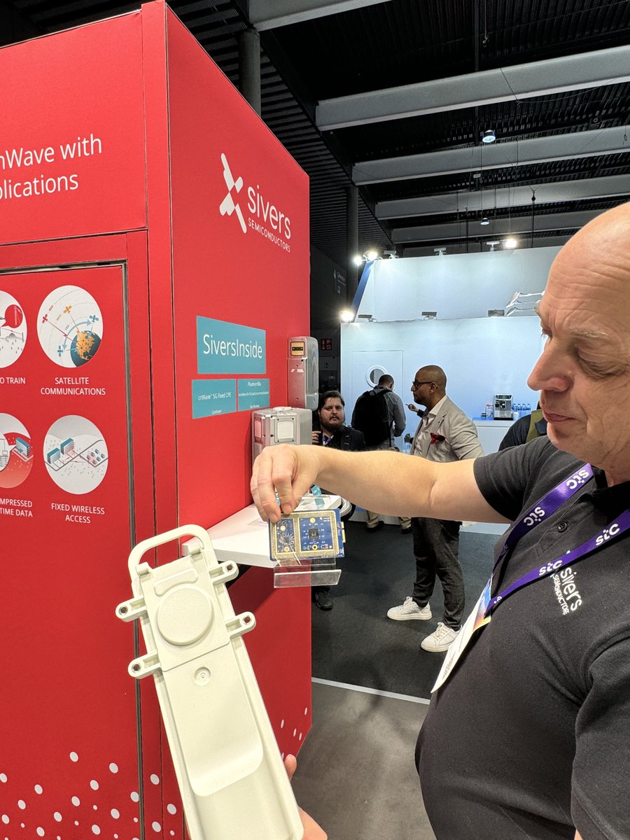 .@SiversSemicond showcases their cutting-edge tech at #MWC24: highlights the broadest mmWave portfolio on the market, featuring innovative products from OEMs like the PhantomBlu and LightningBlu for 5G communications, along with the 5G Fixed Wireless CPE. #TechTrends #Innovation…